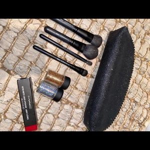 MAC glitter/ brush/makeup bag/lip gloss BUNDLE✨